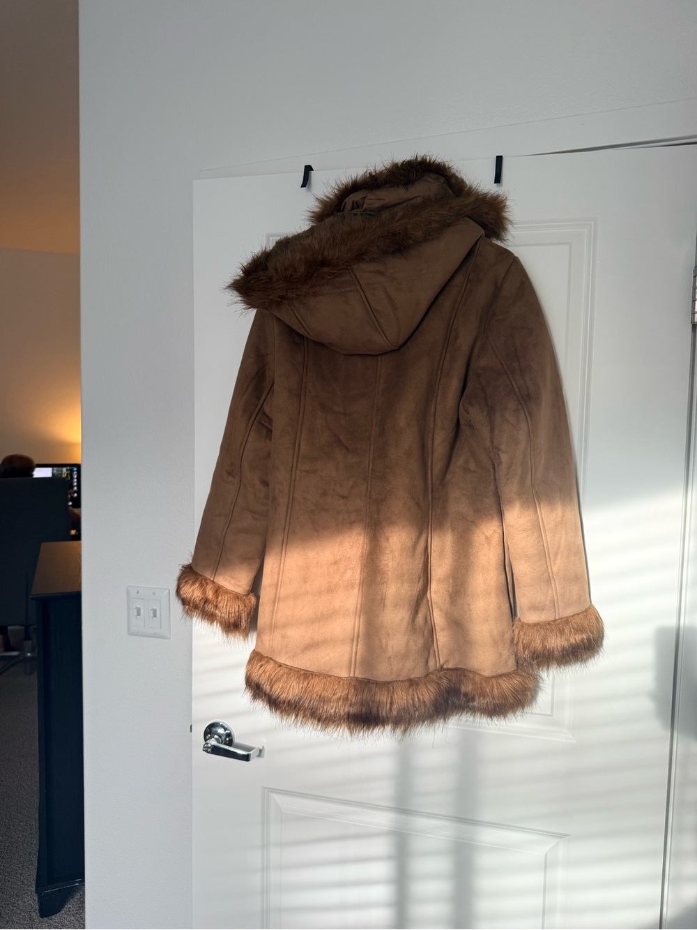 Women's Brown Faux-Suede Trench Coat with Fur Trim - Picture 3 of 7